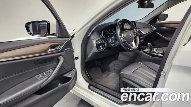 BMW 5 серии 2019 thumb 10