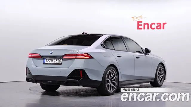 BMW 5 серии 2024 thumb 2