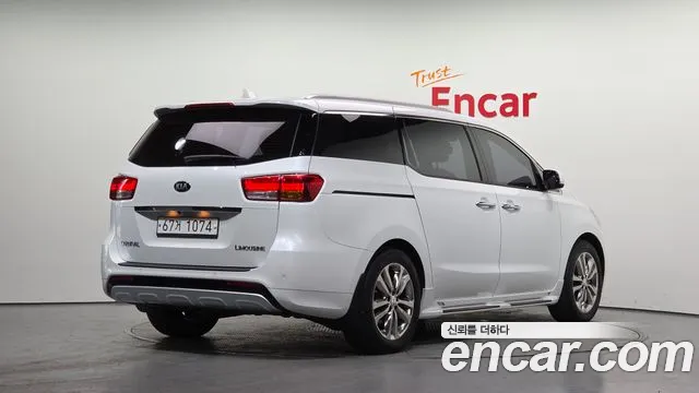 Kia Carnival 2015 thumb 2