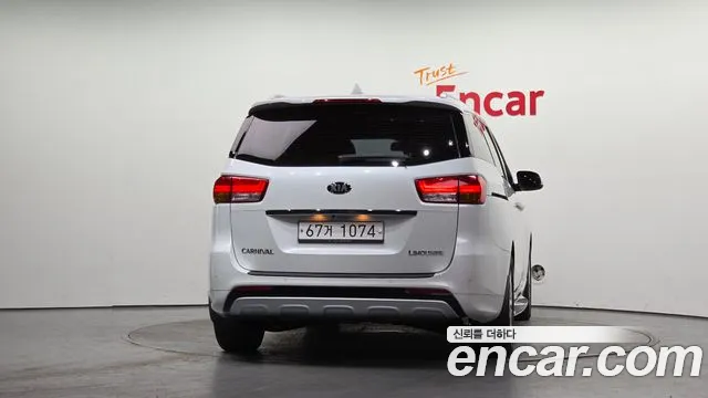 Kia Carnival 2015 thumb 4