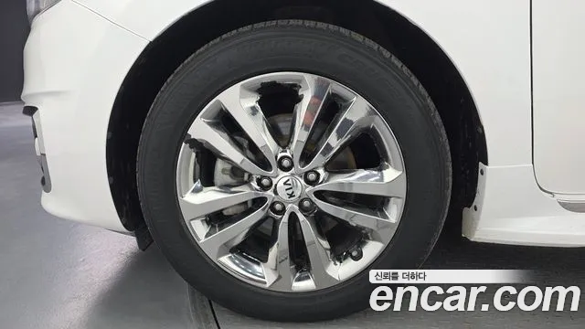 Kia Carnival 2015 thumb 5
