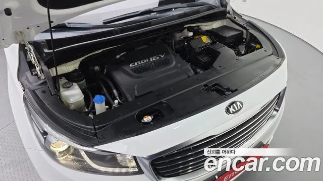 Kia Carnival 2015 thumb 6
