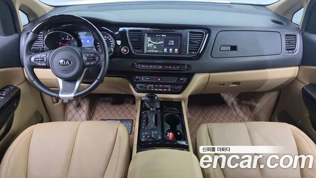 Kia Carnival 2015 thumb 7