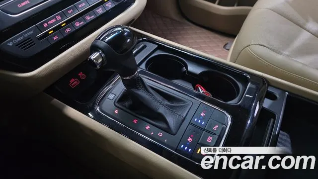 Kia Carnival 2015 thumb 9