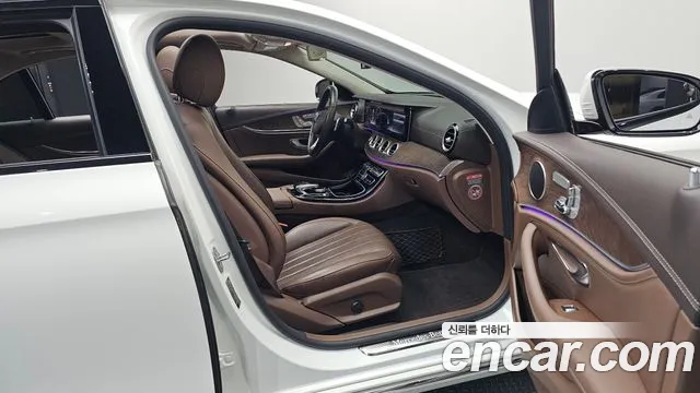 Mercedes-Benz E-Класс 2016 thumb 11