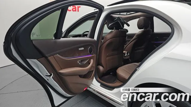 Mercedes-Benz E-Класс 2016 thumb 12