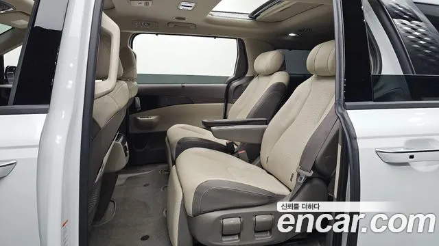 Kia Carnival 2024 thumb 11
