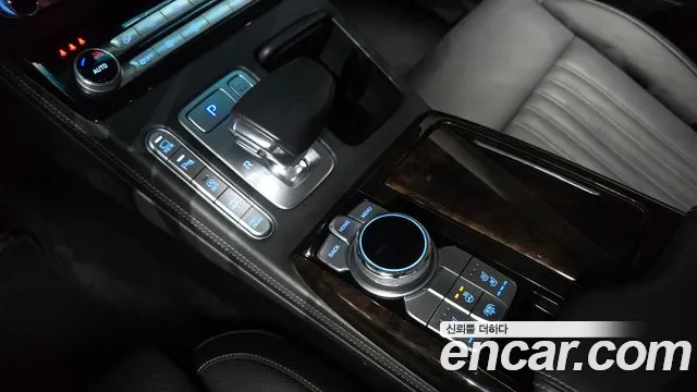 Genesis G90 2020 thumb 9