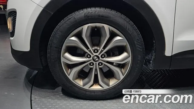 Hyundai Santa Fe 2012 thumb 4