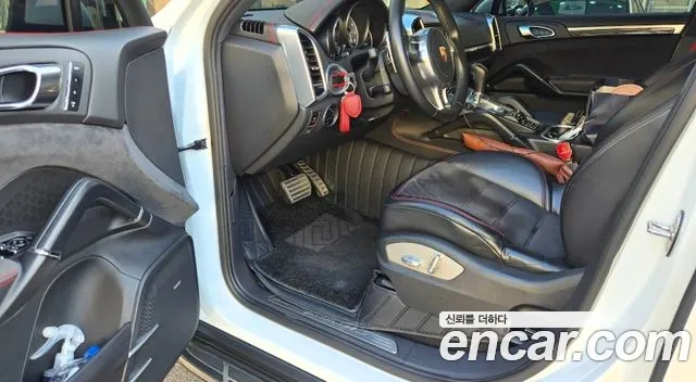 Porsche Cayenne 2013 thumb 10