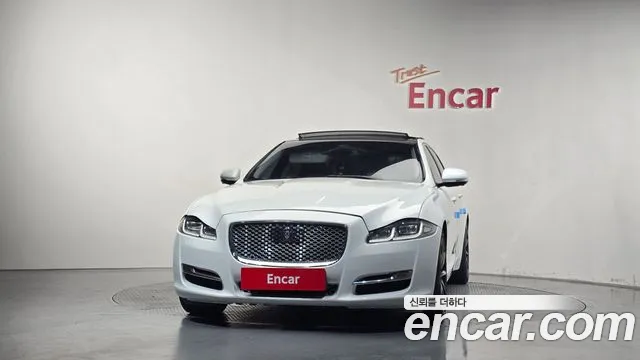 Jaguar XJ 2017 thumb 3