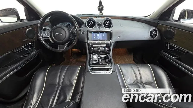 Jaguar XJ 2017 thumb 7