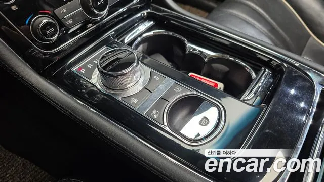 Jaguar XJ 2017 thumb 9