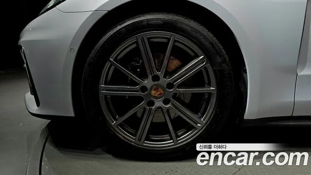 Porsche Panamera 2025 thumb 5