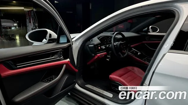 Porsche Panamera 2025 thumb 10