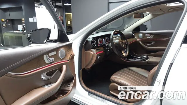 Mercedes-Benz E-Класс 2017 thumb 10