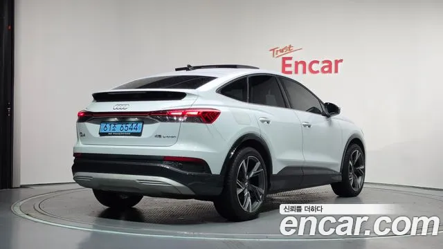 Audi Q4 e-tron 2025 thumb 2