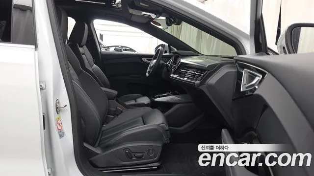Audi Q4 e-tron 2025 thumb 11