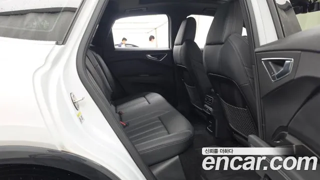 Audi Q4 e-tron 2025 thumb 12