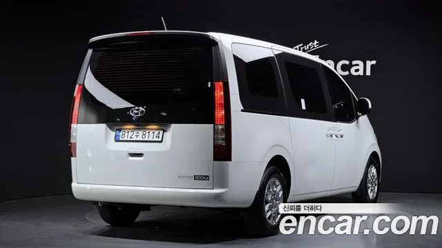 Hyundai Staria 2023 thumb 2