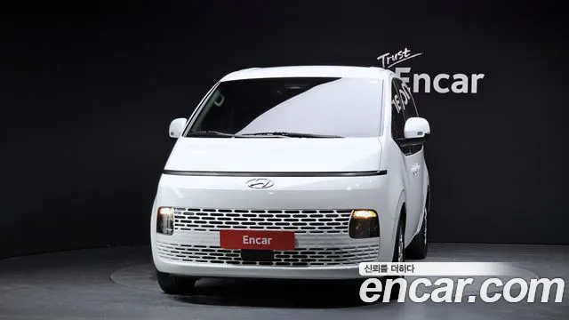 Hyundai Staria 2023 thumb 3