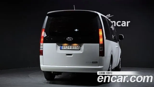 Hyundai Staria 2023 thumb 4