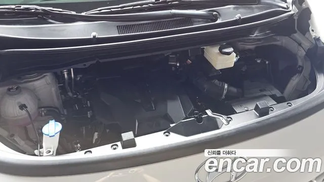 Hyundai Staria 2023 thumb 6