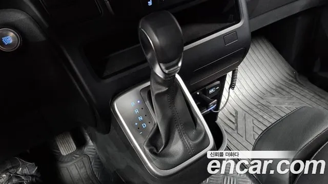 Hyundai Staria 2023 thumb 9