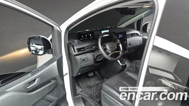 Hyundai Staria 2023 thumb 10