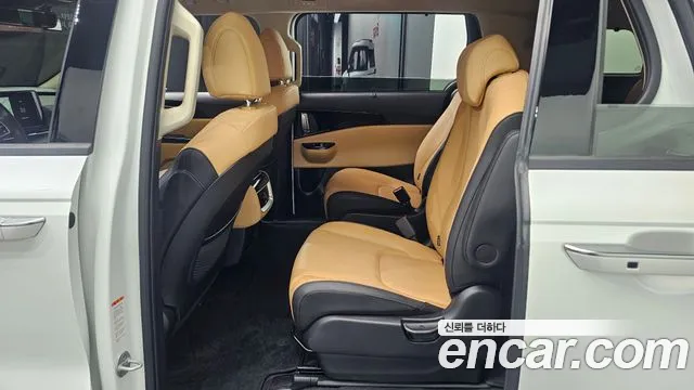 Kia Carnival 2023 thumb 10