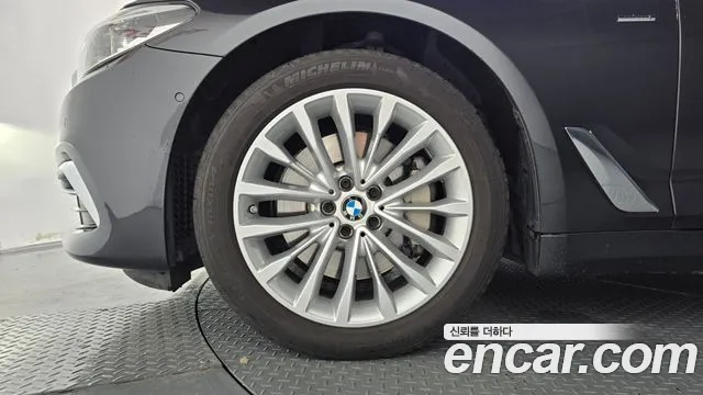 BMW 5-Series 2018 thumb 5