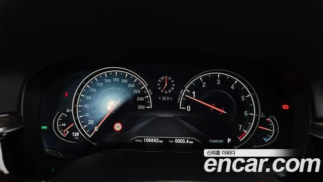 BMW 5-Series 2018 thumb 8