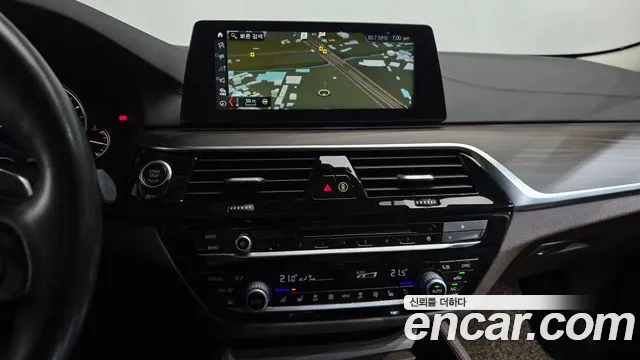 BMW 5-Series 2018 thumb 12