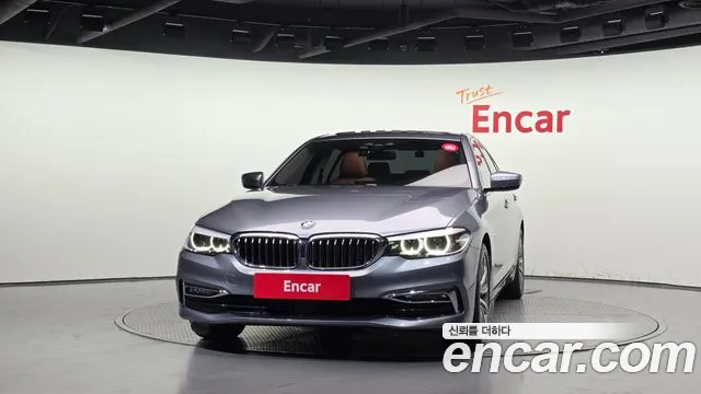 BMW 5-Series 2018 thumb 3