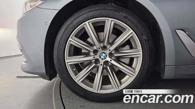 BMW 5-Series 2018 thumb 5