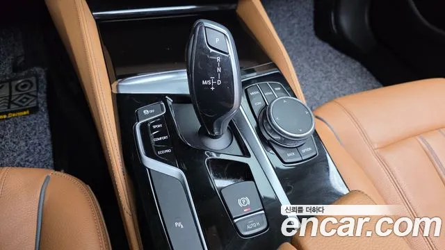 BMW 5-Series 2018 thumb 9