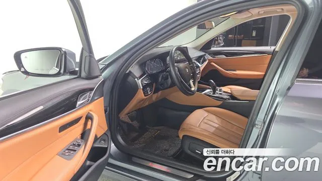 BMW 5-Series 2018 thumb 10