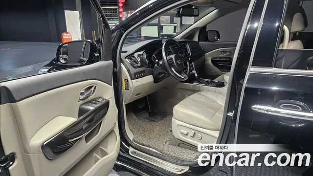 Kia Carnival 2019 thumb 10
