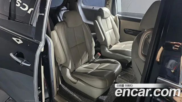Kia Carnival 2019 thumb 11