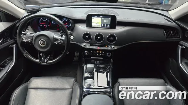 Kia Stinger 2017 thumb 7