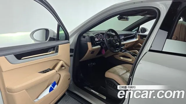 Porsche Cayenne 2025 thumb 10