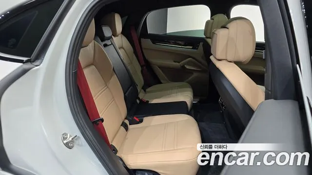 Porsche Cayenne 2025 thumb 11
