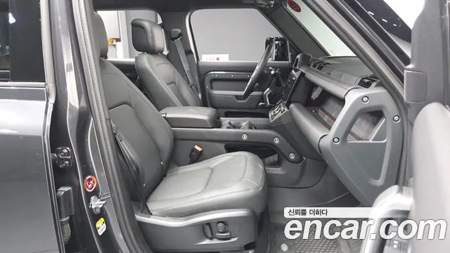 Land Rover Defender 2026 thumb 11