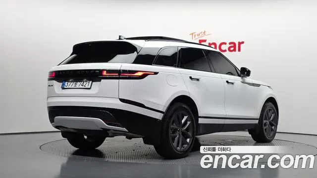 Land Rover Range Rover Velar 2026 thumb 2