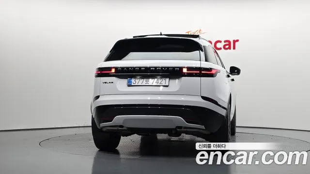 Land Rover Range Rover Velar 2026 thumb 4