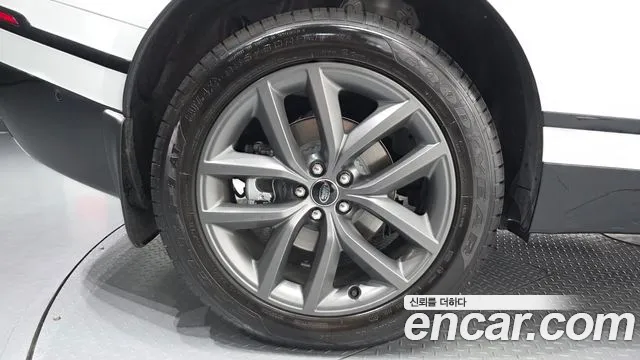 Land Rover Range Rover Velar 2026 thumb 5