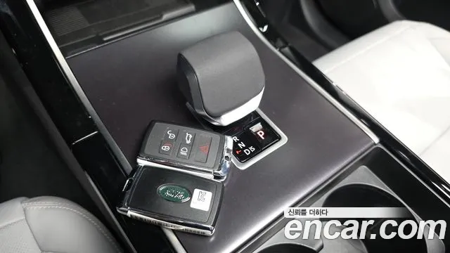 Land Rover Range Rover Velar 2026 thumb 9