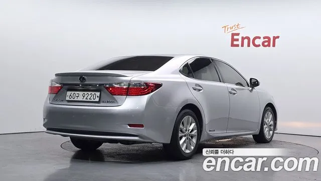 Lexus ES 2012 thumb 2