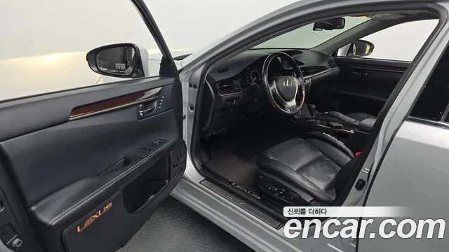 Lexus ES 2012 thumb 10