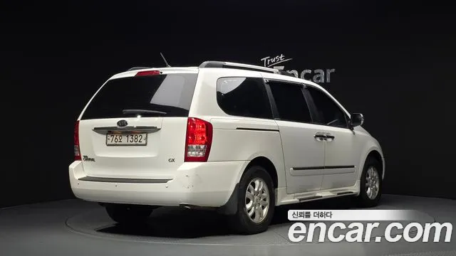 Kia Carnival 2010 thumb 2